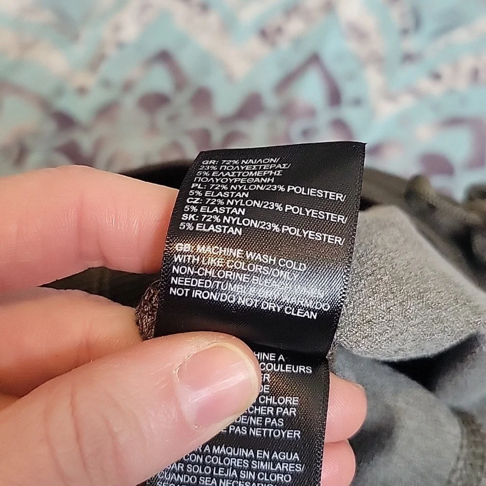 GUC The North Face Aphrodite Capris - Picture 9 of 9